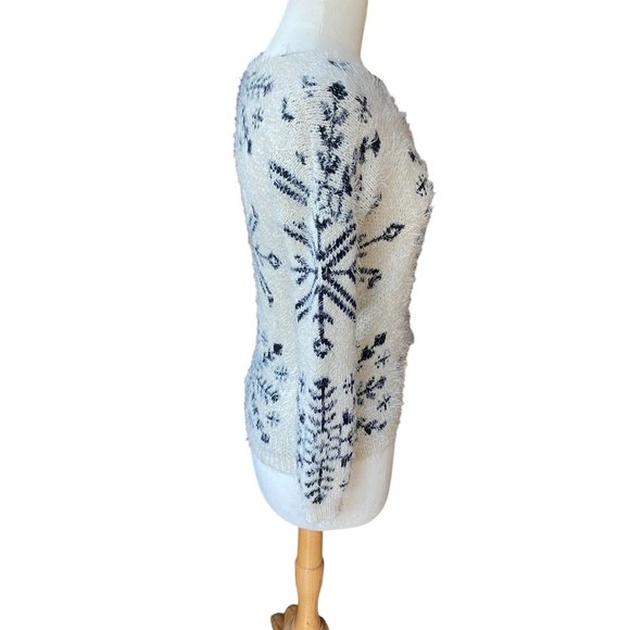Finn & Clover Snowflake Sweater Cream Blue Fuzzy Holiday Sz M - Picture 7 of 13